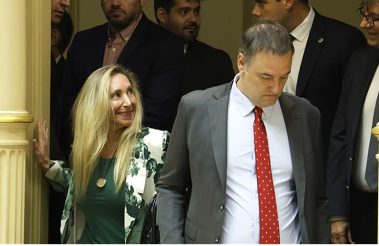 Ahora investigan un posible viaje de Manuel Adorni al Caribe