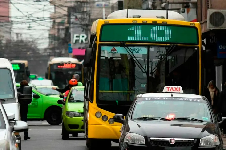 Crisis en el transporte urbano de Santa Fe: recortan frecuencias de los colectivos