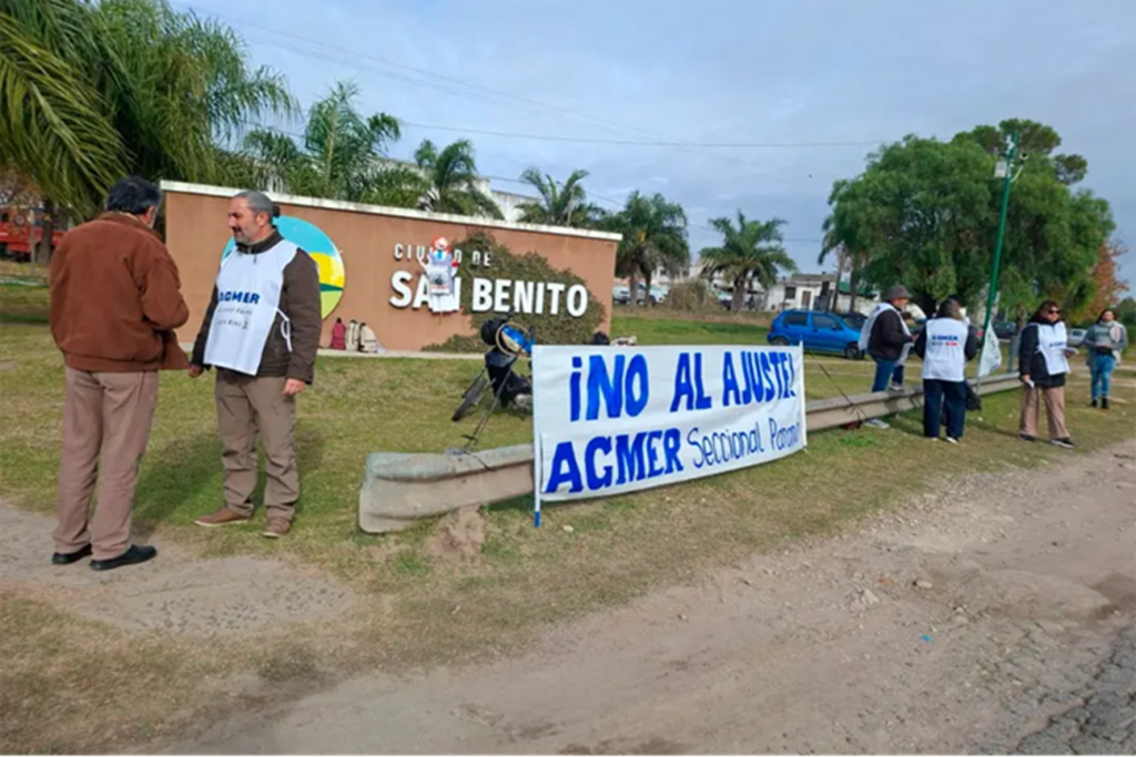 Docentes entrerrianos repartieron volantes contra el ajuste