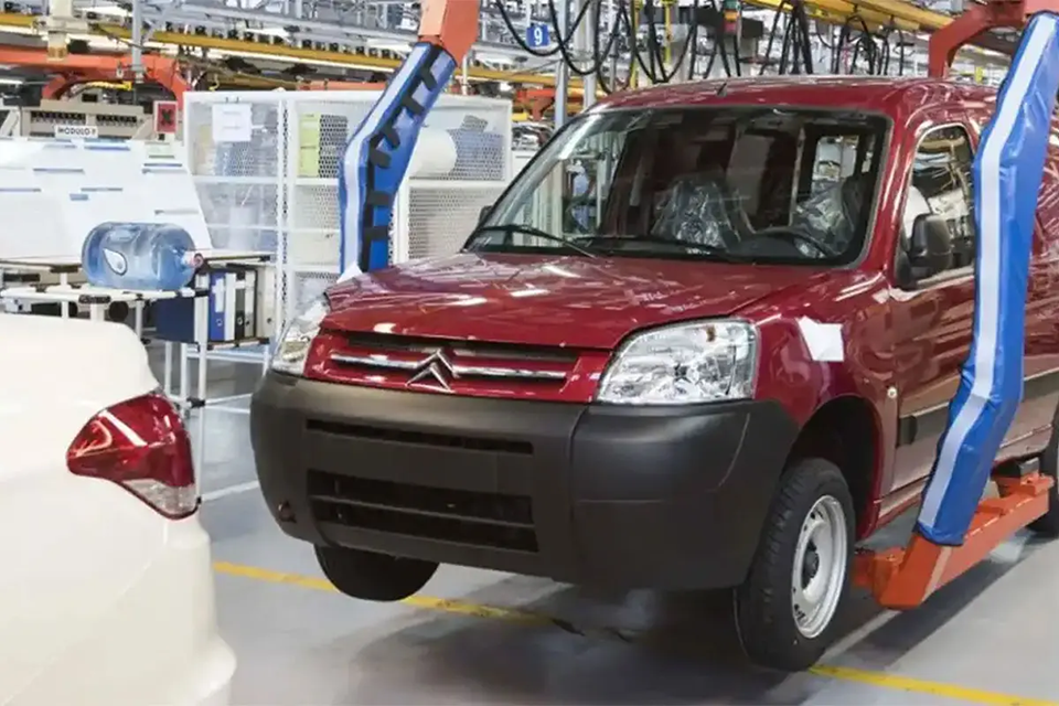 Citroën dejará de fabricar en Argentina: hay retiros voluntarios y las suspensiones