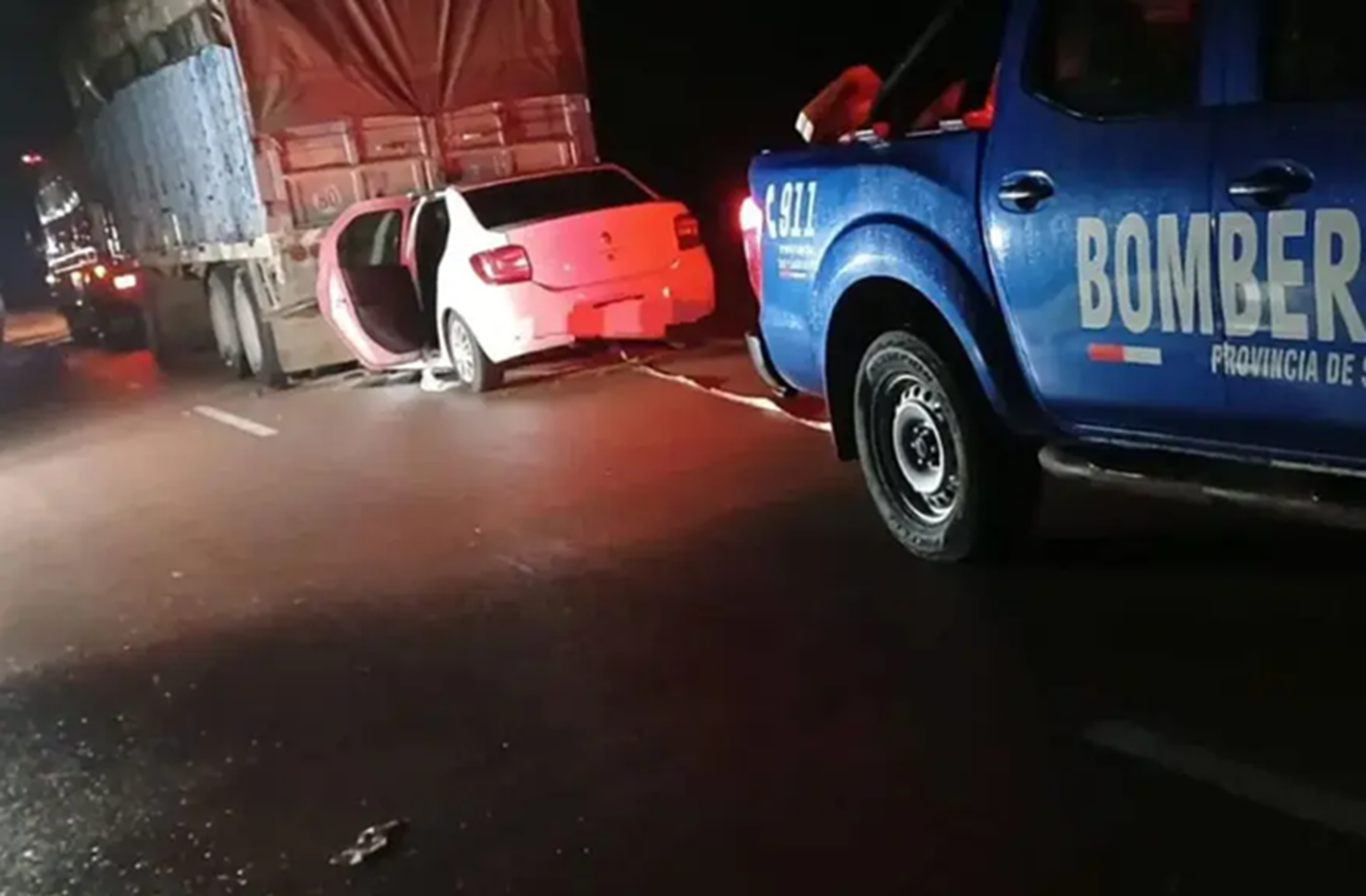 Murieron dos jefes policiales tras chocar contra un acoplado en la ruta