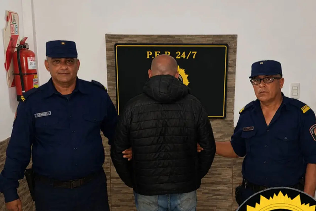 Ciudadano extranjero hacía dedo en Concepción del Uruguay: Tenía pedido de expulsión