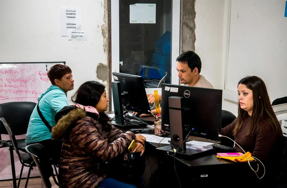 Abren convocatoria para 22 puestos en empresas de Paraná