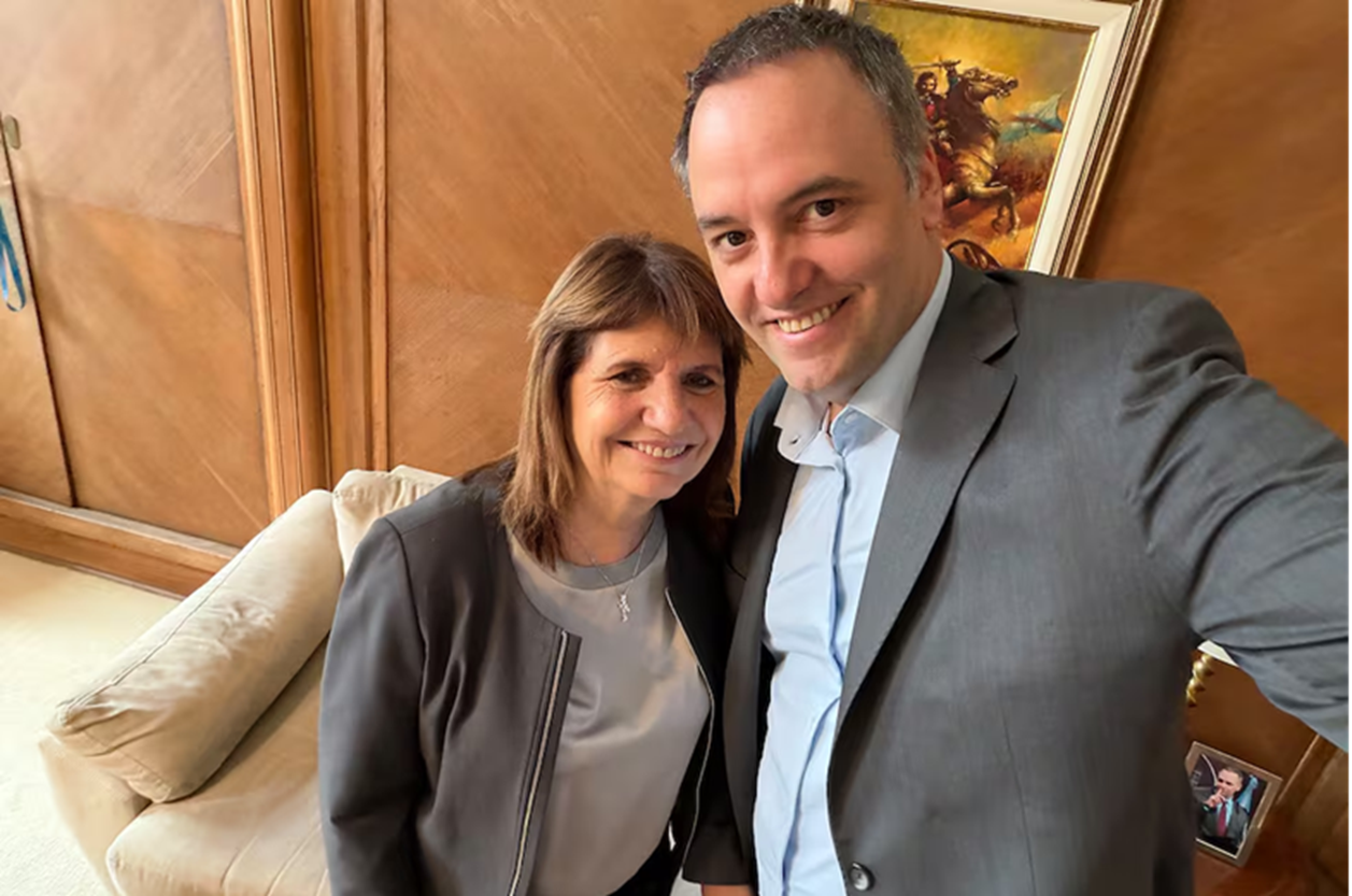 Bullrich le metió más presión a Adorni y presentó su declaración jurada