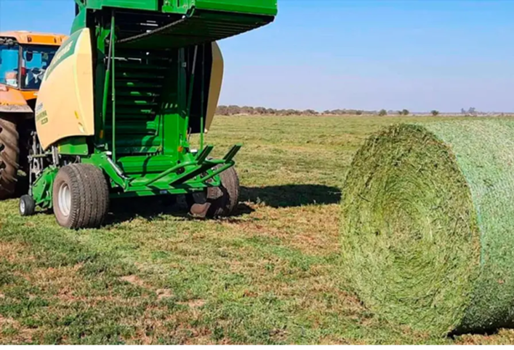 Entrerriano murió aplastado por un rollo de alfalfa: la identidad del fallecido