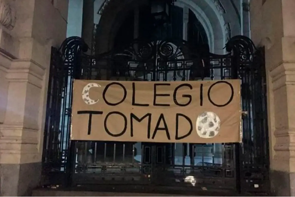 Alumnos tomaron el Colegio Nacional de Buenos Aires y el Pellegrini por tiempo indeterminado