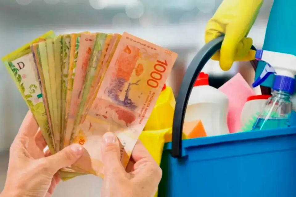 Aguinaldo a empleada domésticas: fecha límite para cobrar y cuánto corresponde