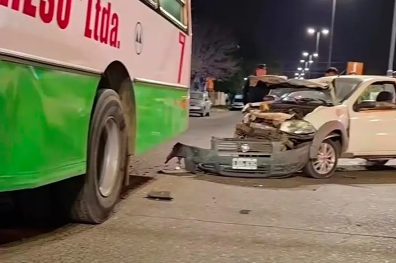 Dos heridos dejó un accidente entre una camioneta y un colectivo en Concordia