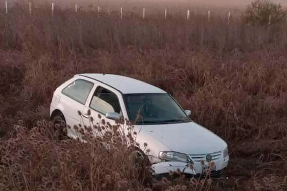 Joven ebrio, despistó en Hasenkamp, abandonó el auto y se fue a acostar a su casa
