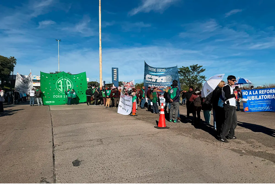 En Defensa de la Caja de Jubilaciones se manifestaron en el acceso al Túnel Subfluvial