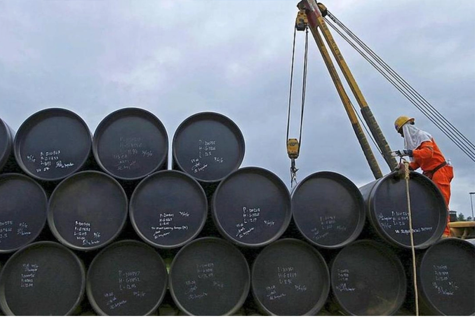 El petróleo sigue en baja y cotiza a US$74,72 ¿Que pasará en Argentina?