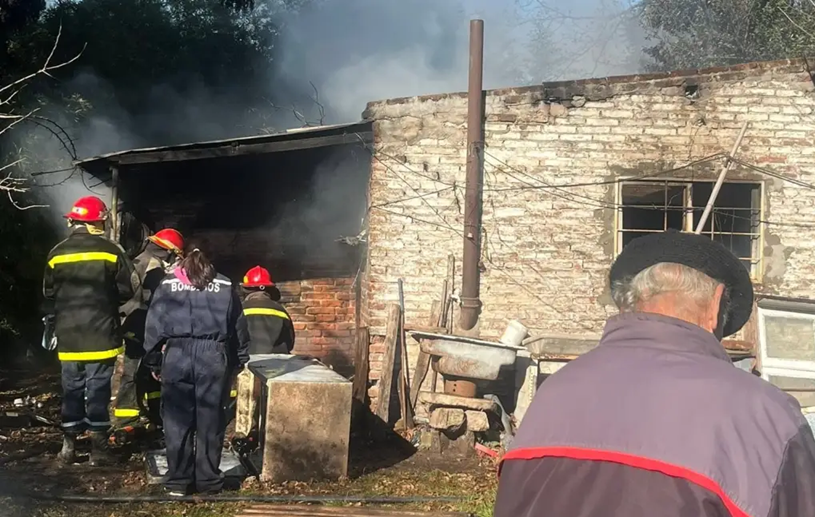 Dramático incendio en una vivienda de Rosario del Tala
