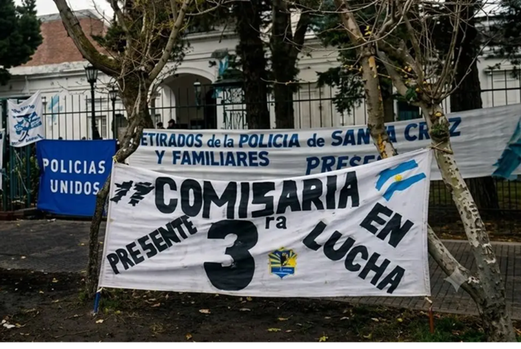 La Policía de Santa Cruz rechazó acampa en la Casa de Gobierno: temen efecto cascada