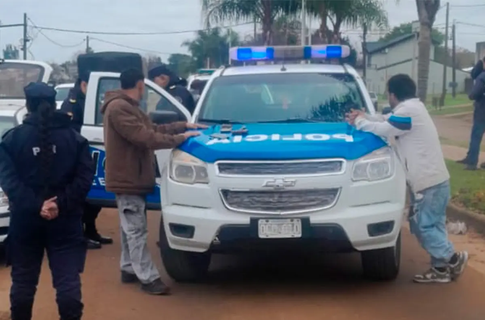 Procedimiento policial en San Salvador culminó con el secuestro de marihuana, armas blancas y un auto