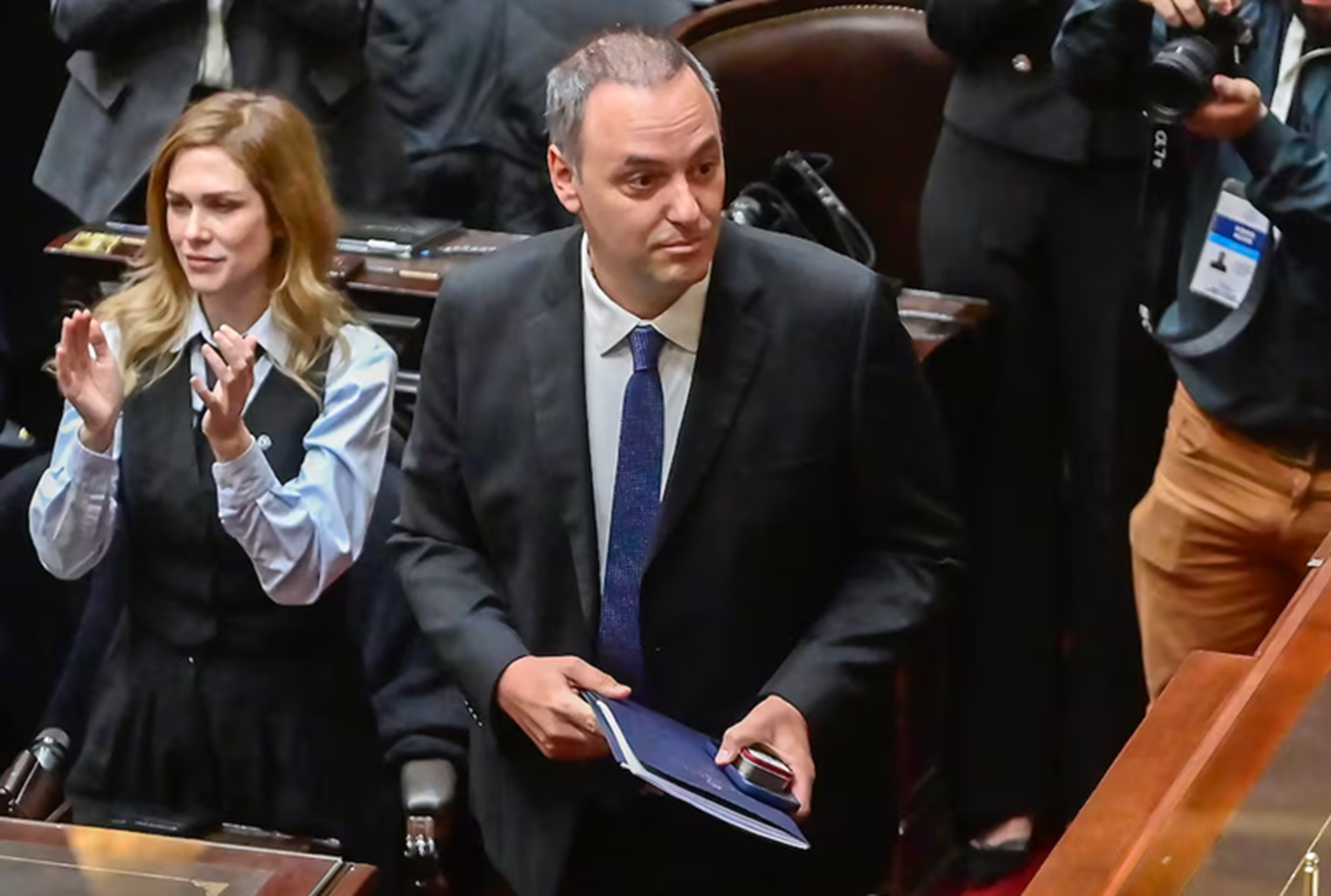 El PRO y la UCR evitaron la interpelación y le dieron otra vida a Adorni