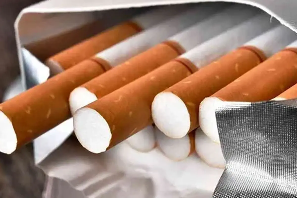 Cambian el color en los cigarrillos: todos los nacionales llevarán azul