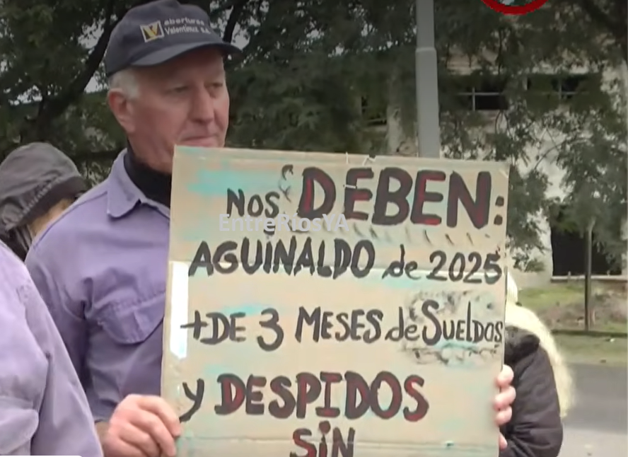 Trabajadores de Valentinuz Aberturas se manifestaron en Paraná: Se borraron, nos abandonaron, dijo un trabajador
